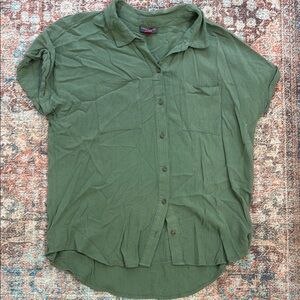 Vince Camuto Green Cuffed Sleeve Button Down Blouse